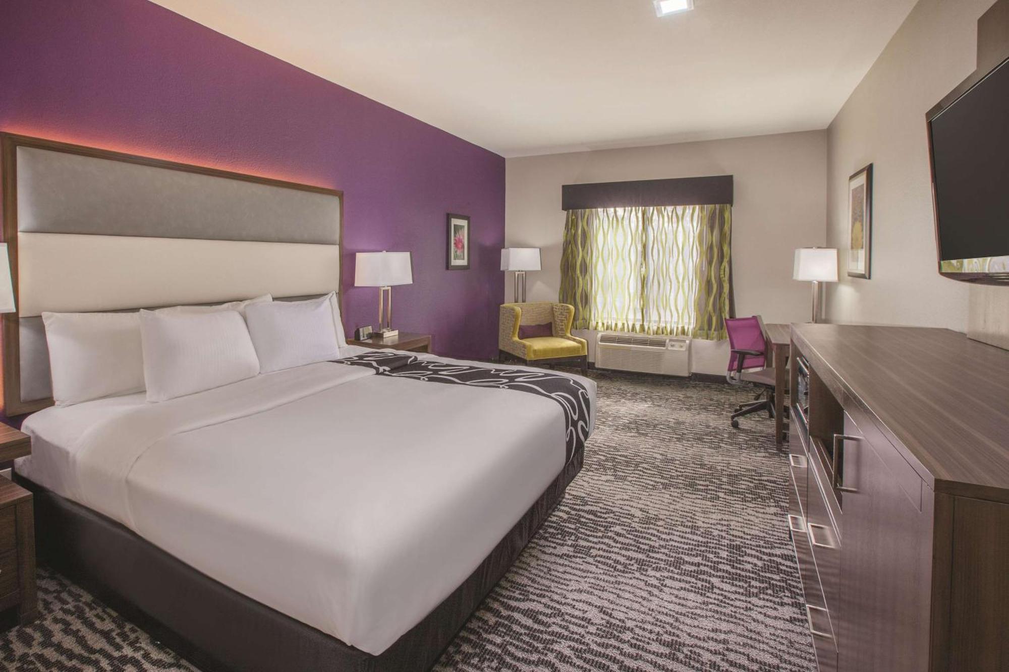 Deluxe King Room,1703567435:JPEG